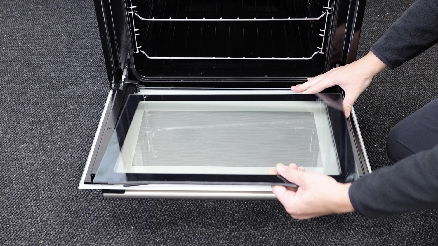 How to Replace an Oven Door Handle Hotpoint